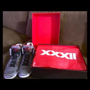 Men’s Air Jordan’s xxxii size 9